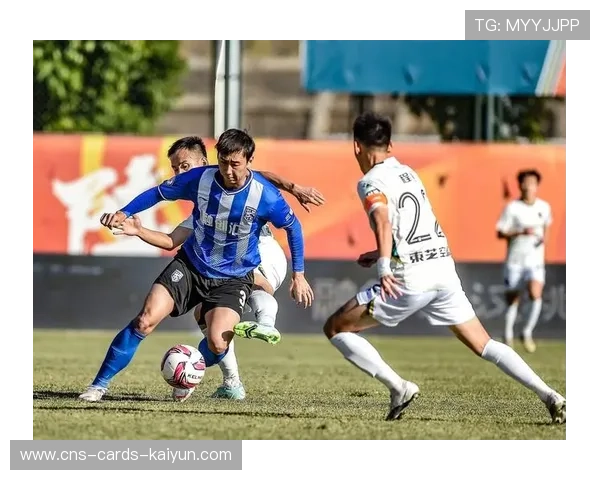 武汉三镇边路启动极为爆裂,一瞬间抢尽风头 武汉三镇边路启动极为爆裂,一瞬间抢尽风头