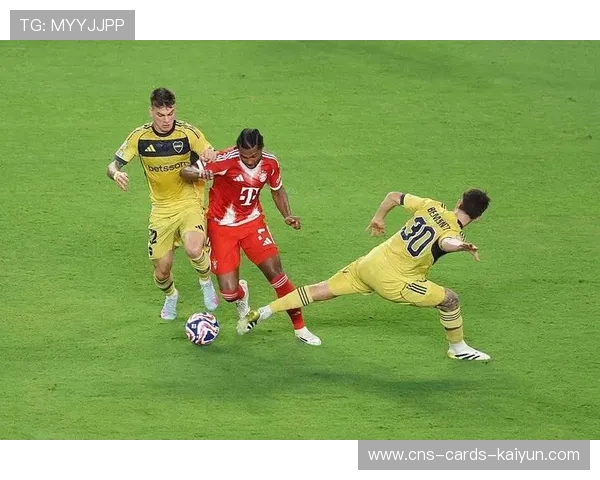 足球南美杯倒地铲射破门震撼全场：一段传奇的回响